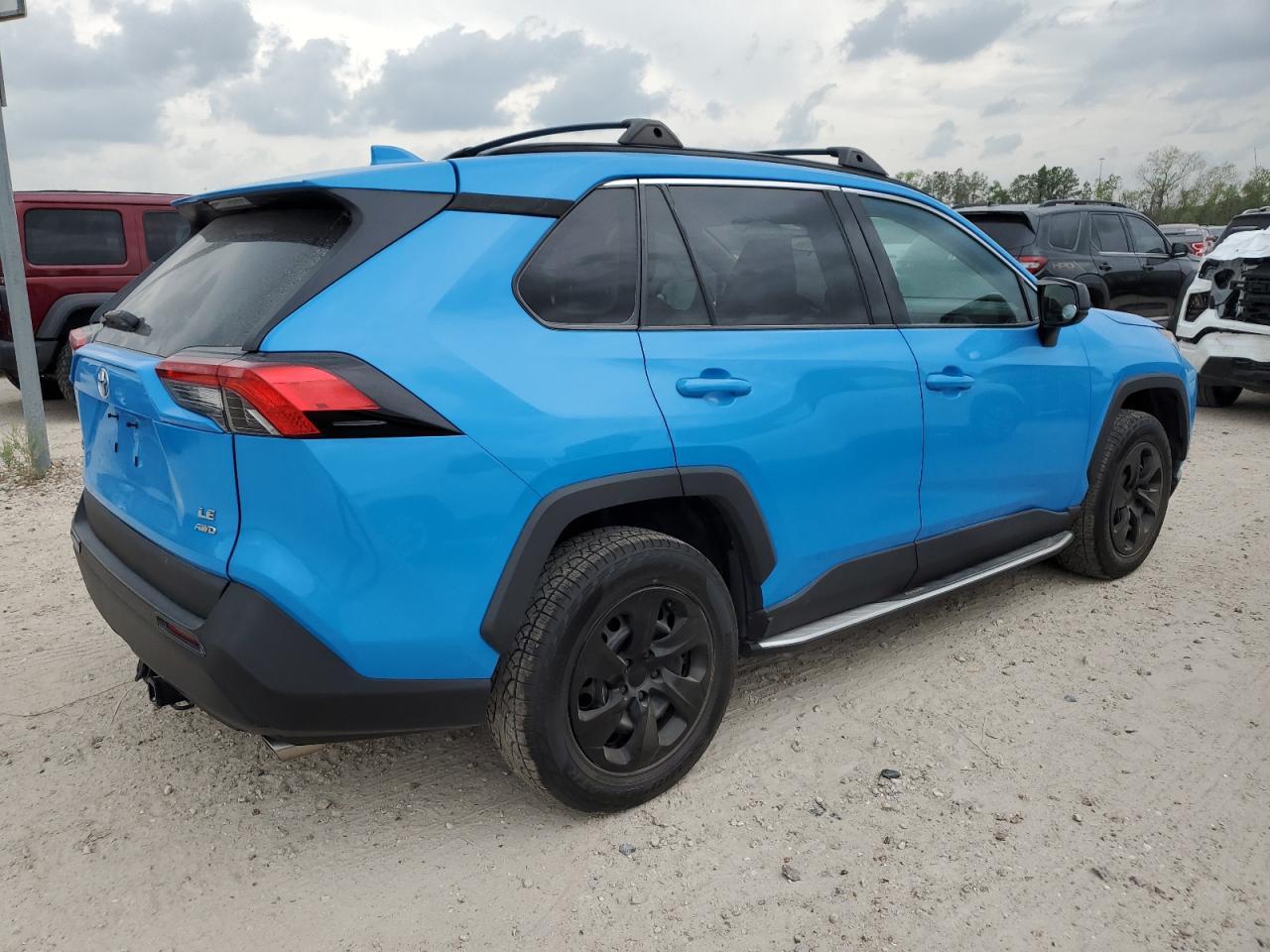2021 TOYOTA RAV4 LE - Фото 3