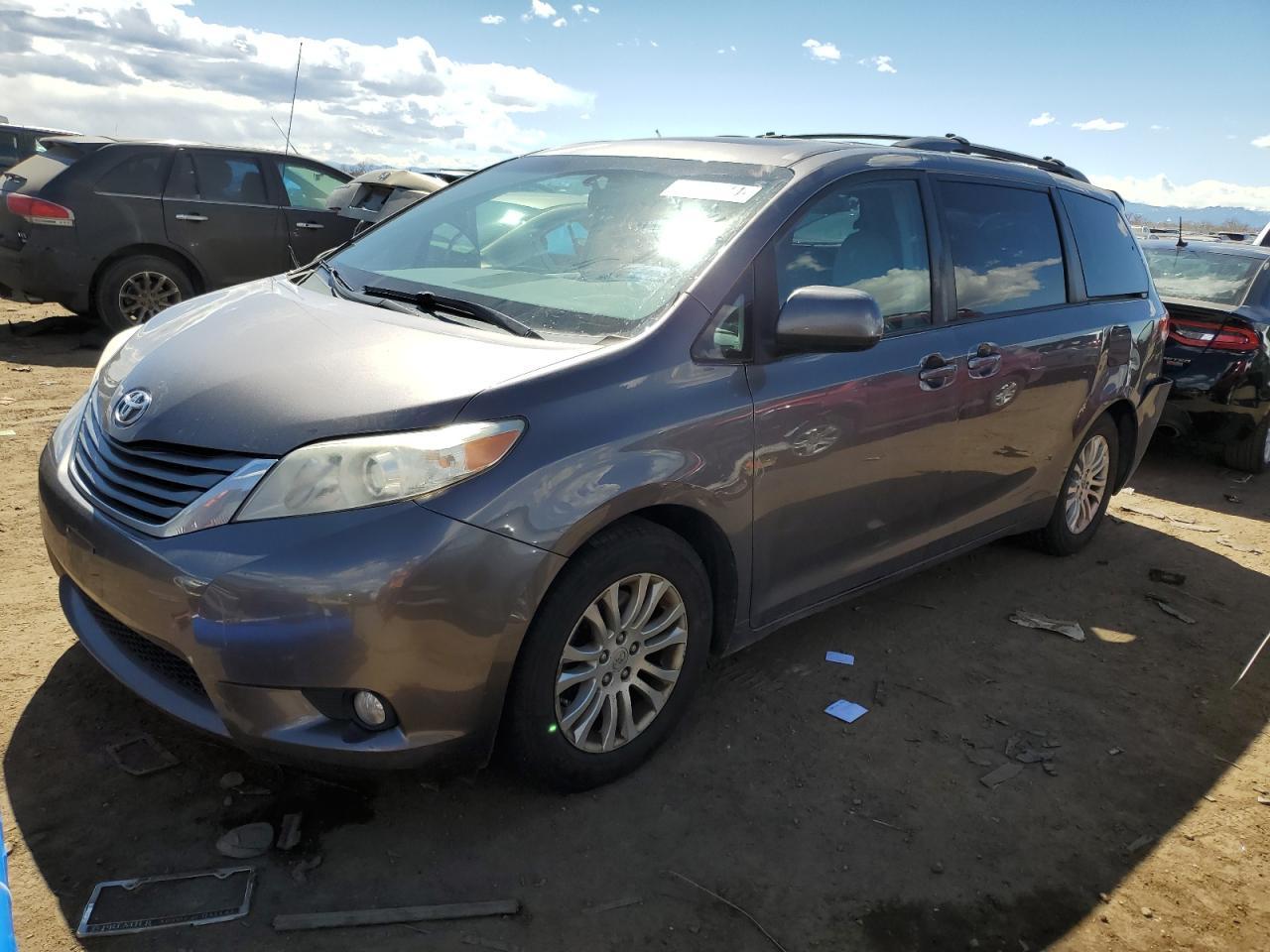2011 TOYOTA SIENNA XLE