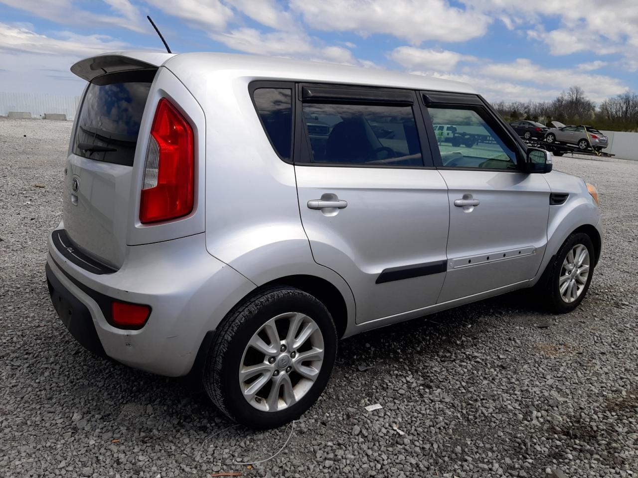 2013 KIA SOUL + - Image 3