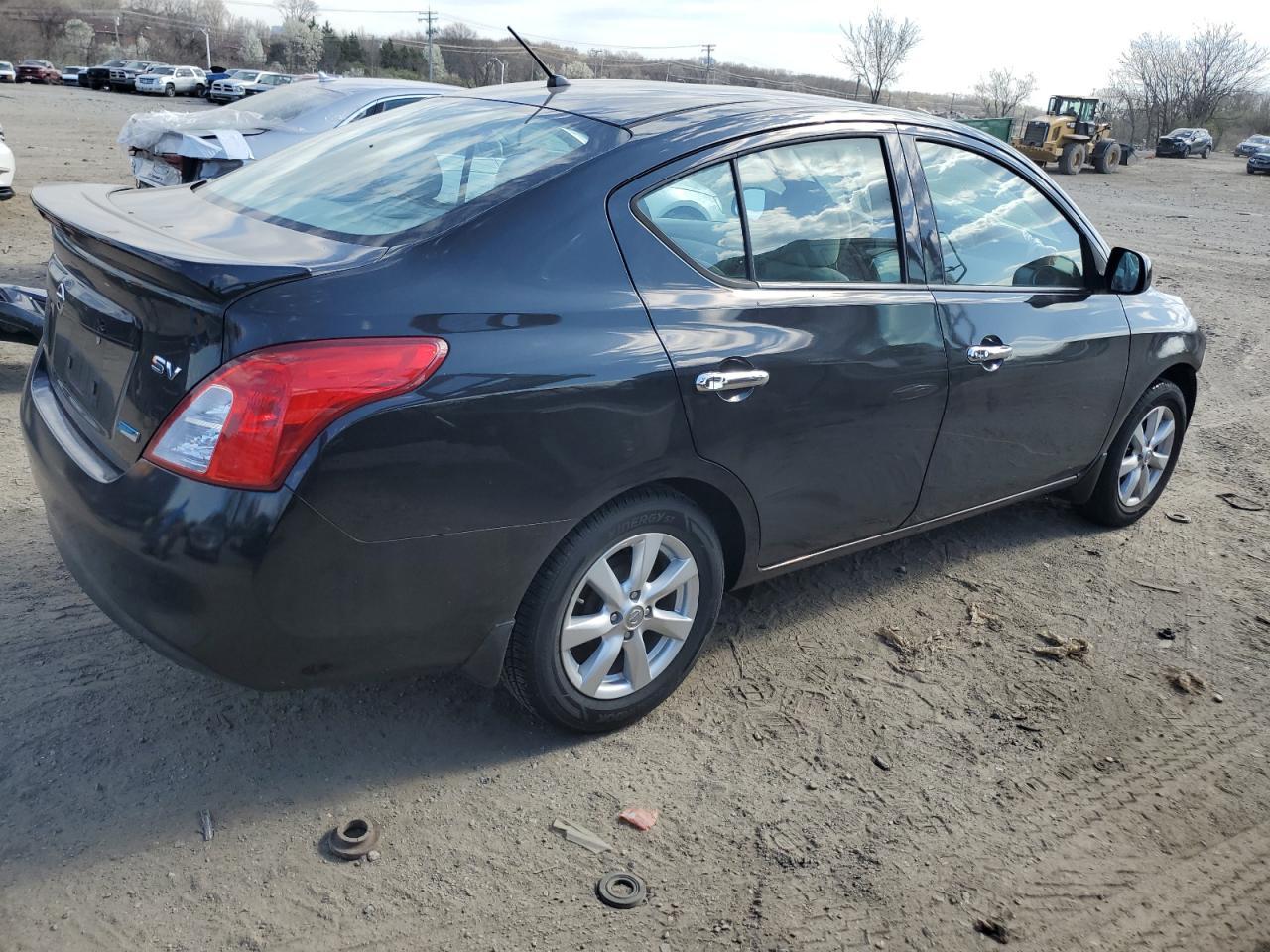 2014 NISSAN VERSA S - Фото 3