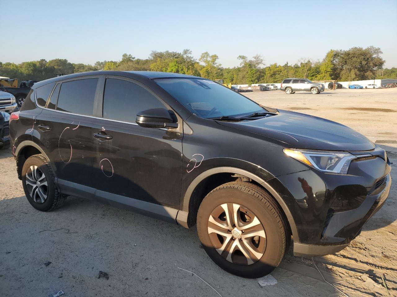 2018 TOYOTA RAV4 LE - Image 4