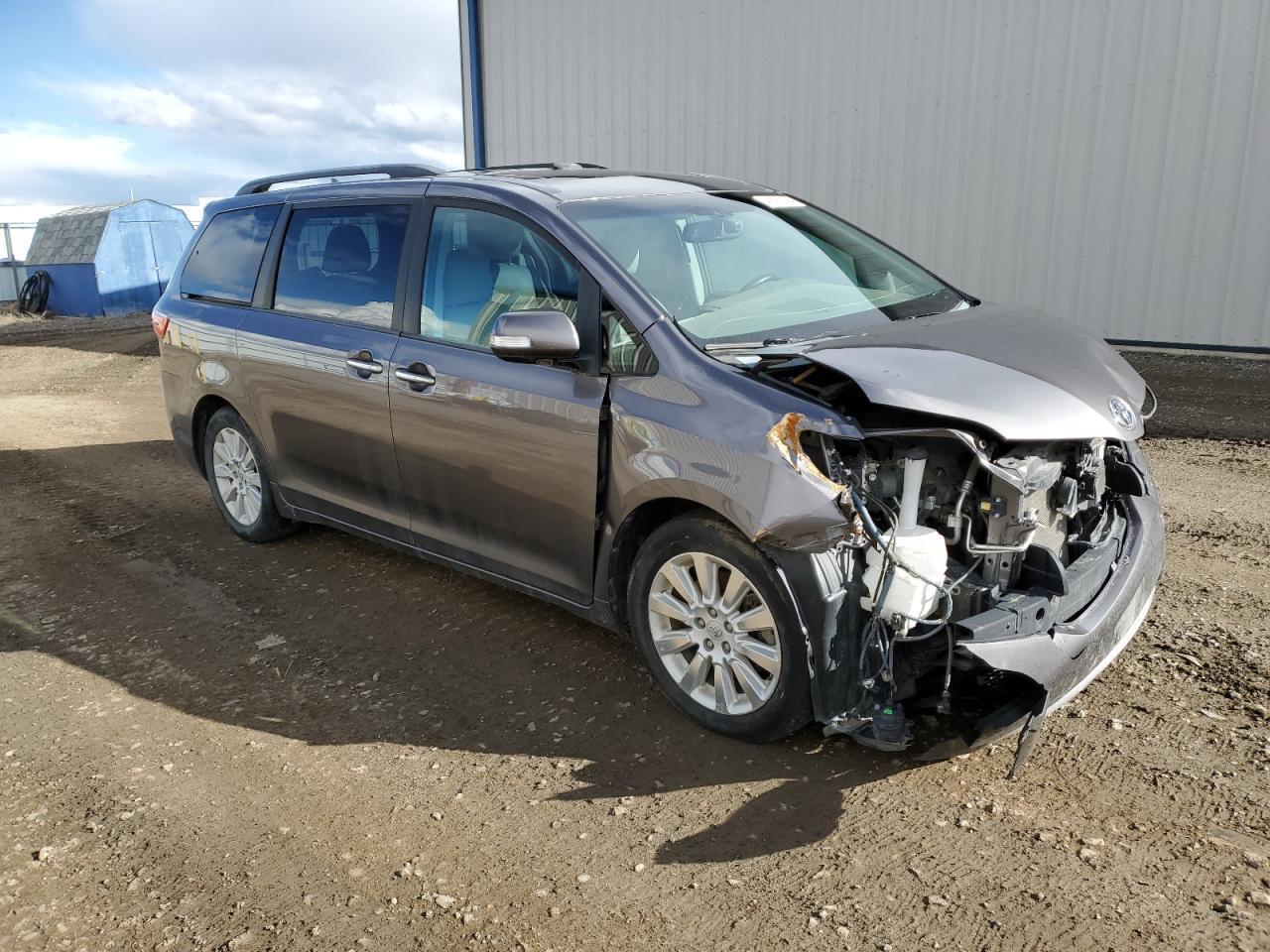 2015 TOYOTA SIENNA XLE - Фото 4