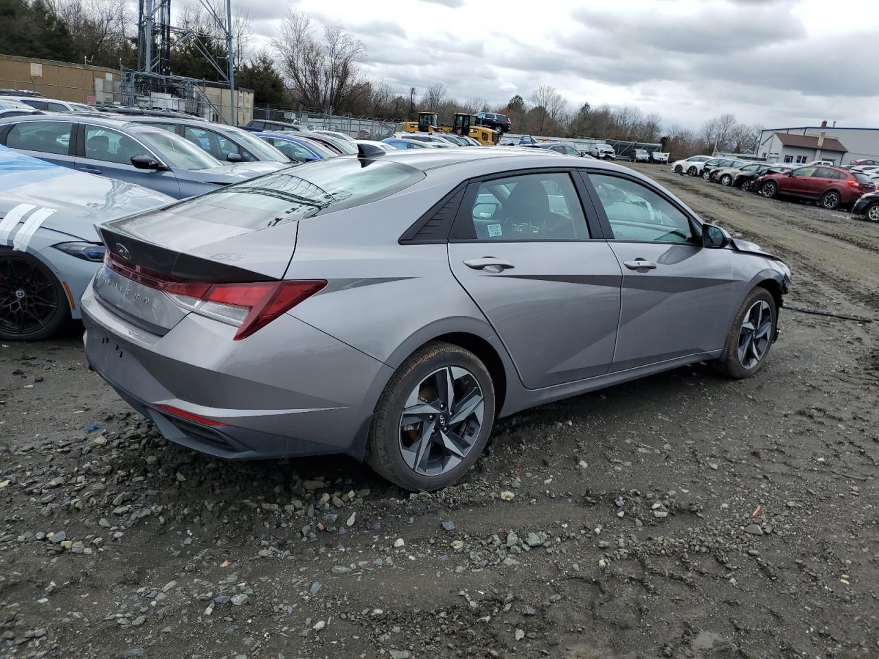 2023 HYUNDAI ELANTRA SE - Image 3
