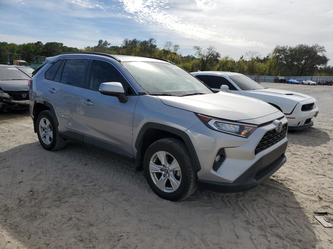 2020 TOYOTA RAV4 XLE - Image 4