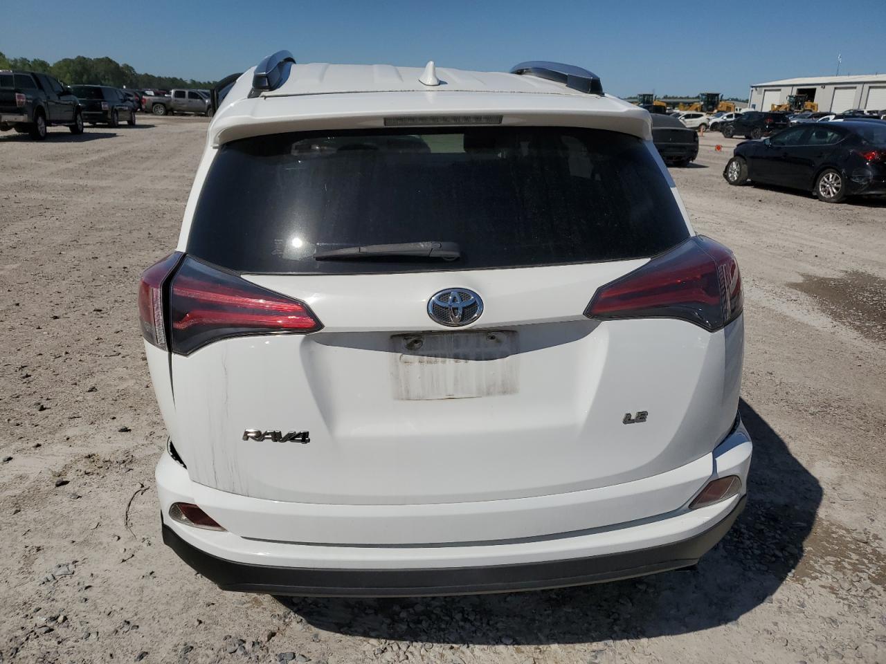 2018 TOYOTA RAV4 LE - Фото 6