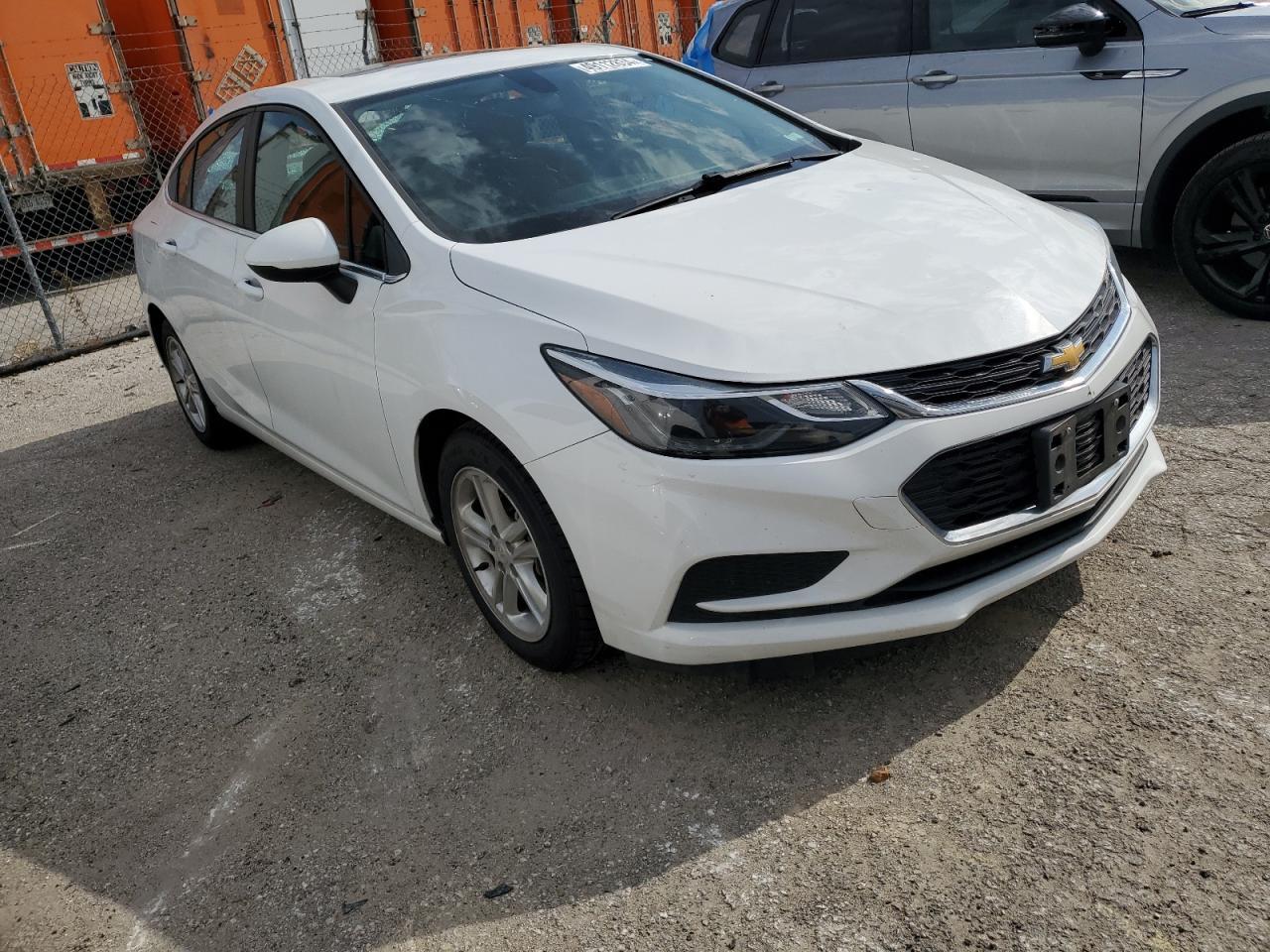2017 CHEVROLET CRUZE LT - Image 4