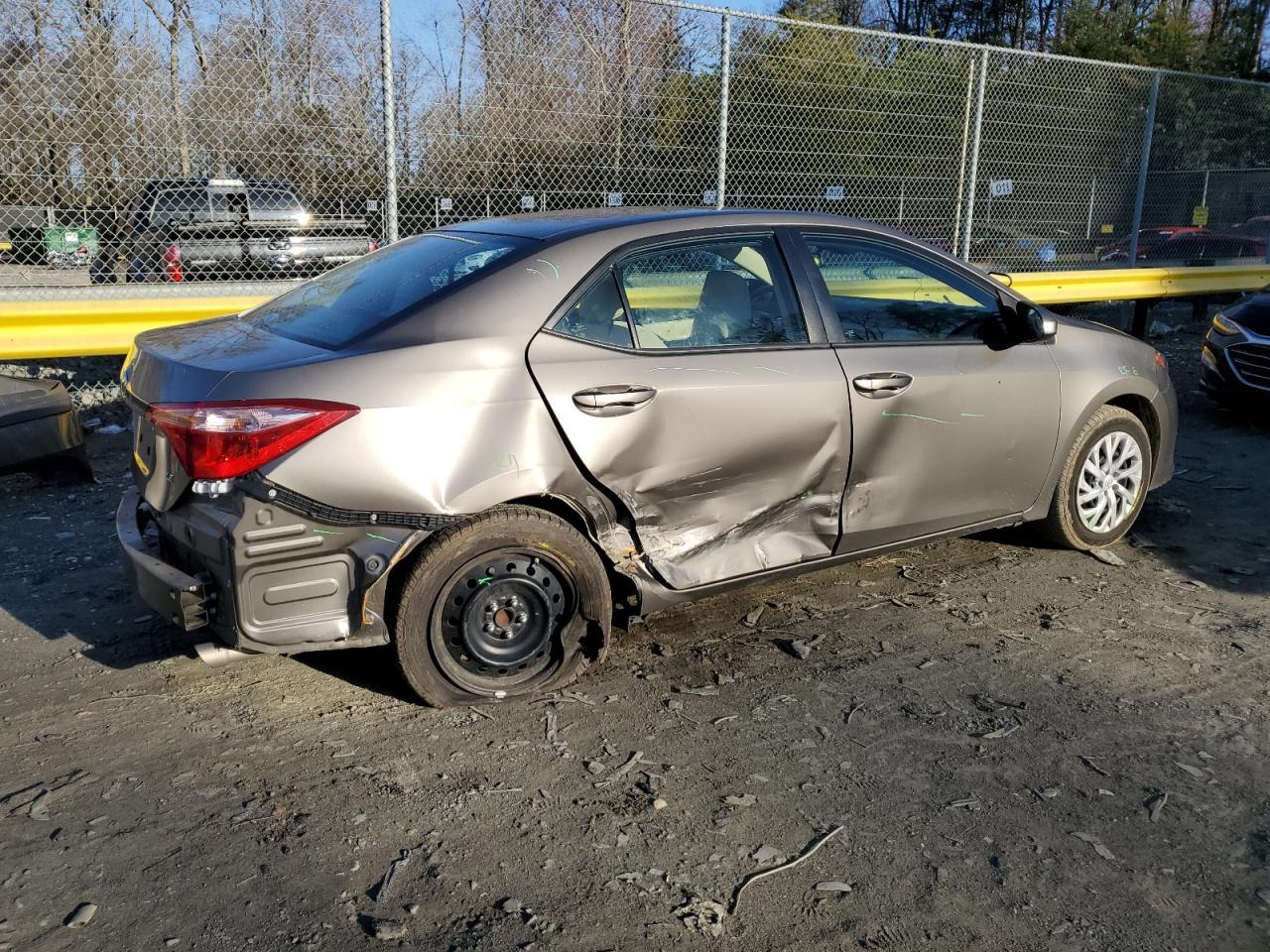 2018 TOYOTA COROLLA L - Image 3