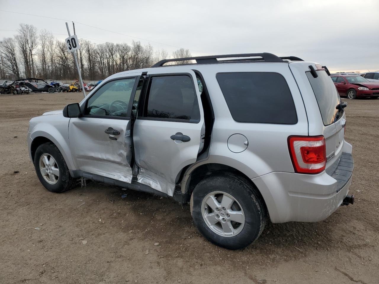 2010 FORD ESCAPE XLT - Image 2