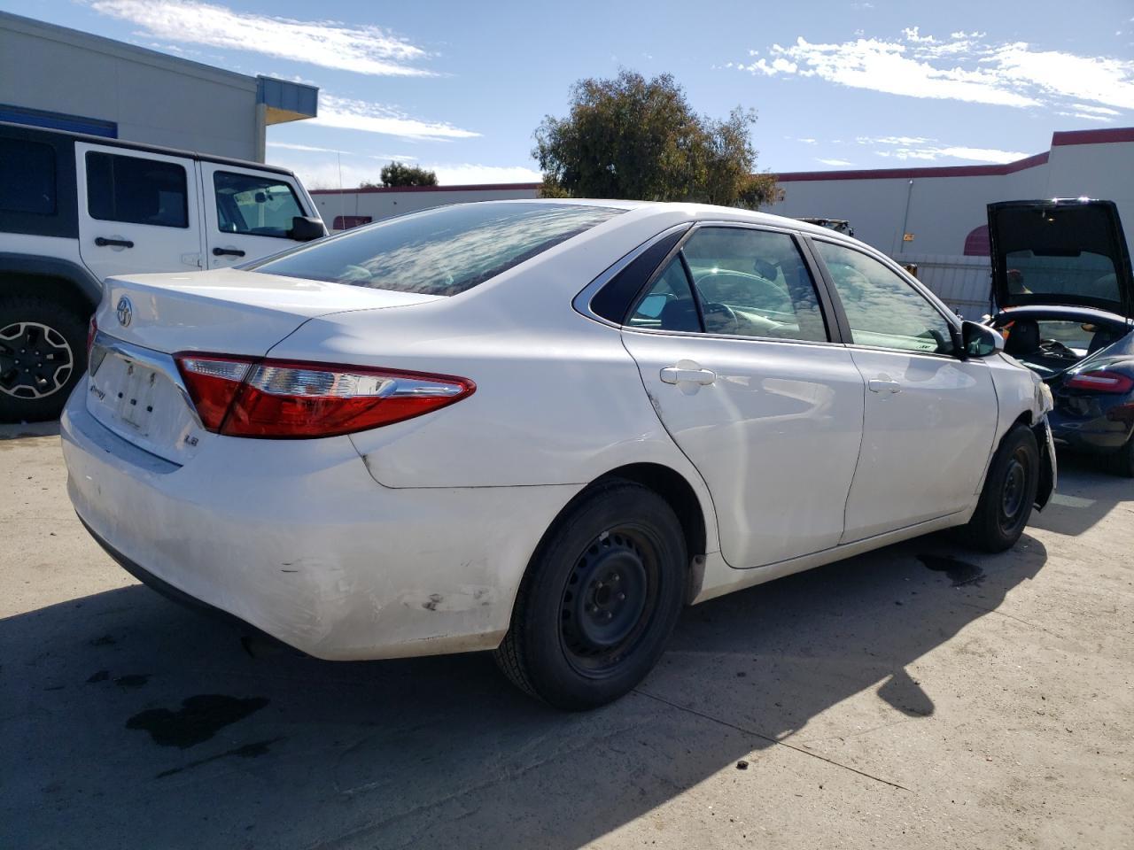 2015 TOYOTA CAMRY LE - Фото 3