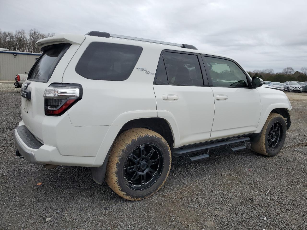 2017 TOYOTA 4RUNNER SR - Фото 3