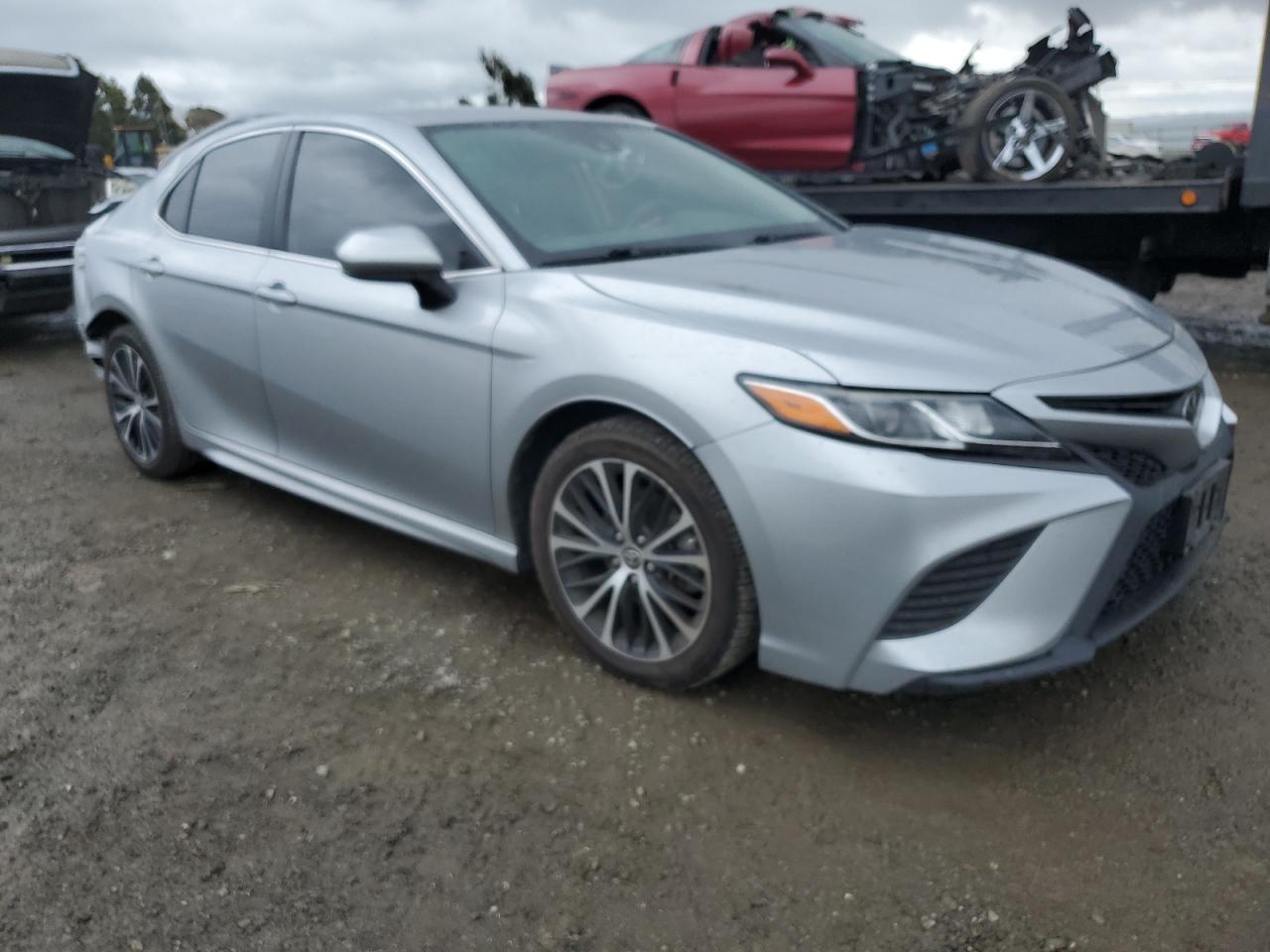 2020 TOYOTA CAMRY SE - Фото 4