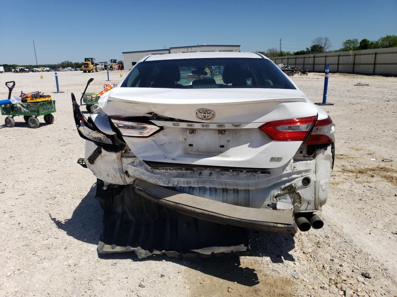 2018 TOYOTA CAMRY L - Фото 6
