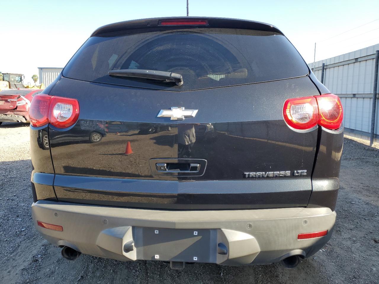 2011 CHEVROLET TRAVERSE L - Image 6