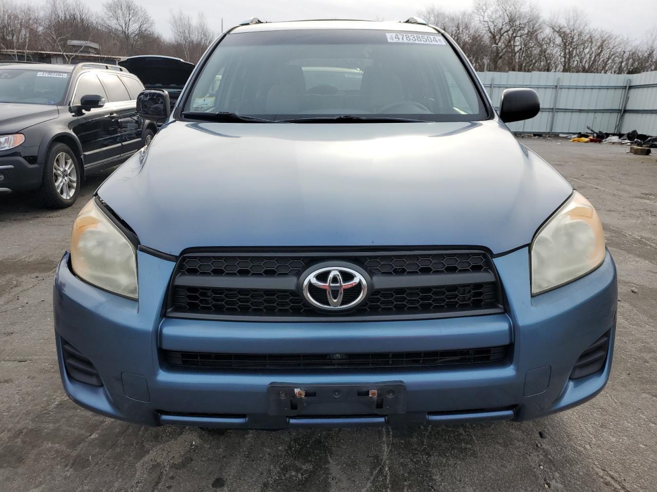 2011 TOYOTA RAV4 - Фото 5