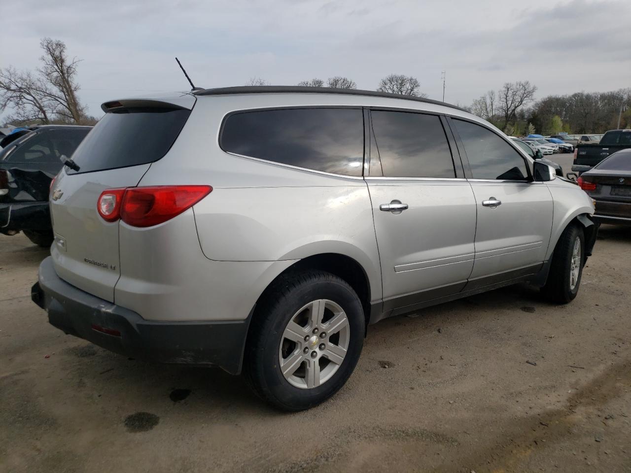 2011 CHEVROLET TRAVERSE L - Image 3