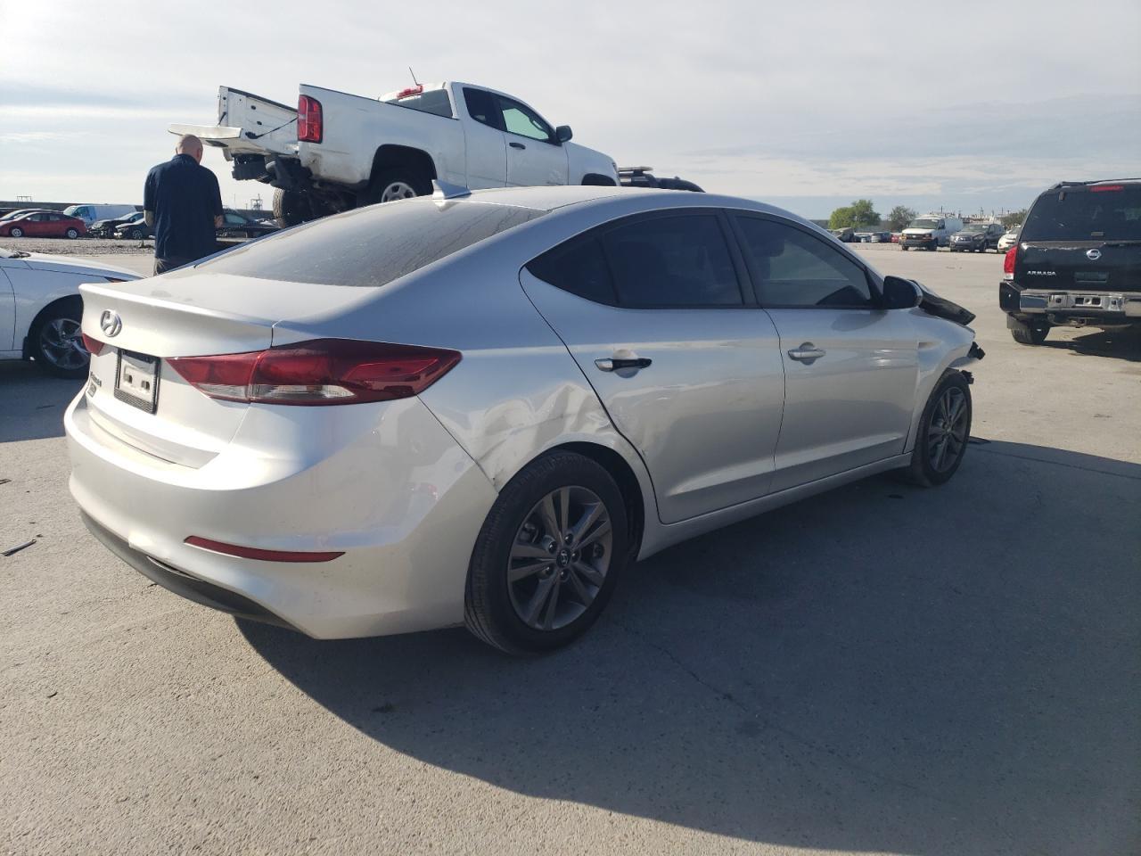 2018 HYUNDAI ELANTRA SE - Фото 3
