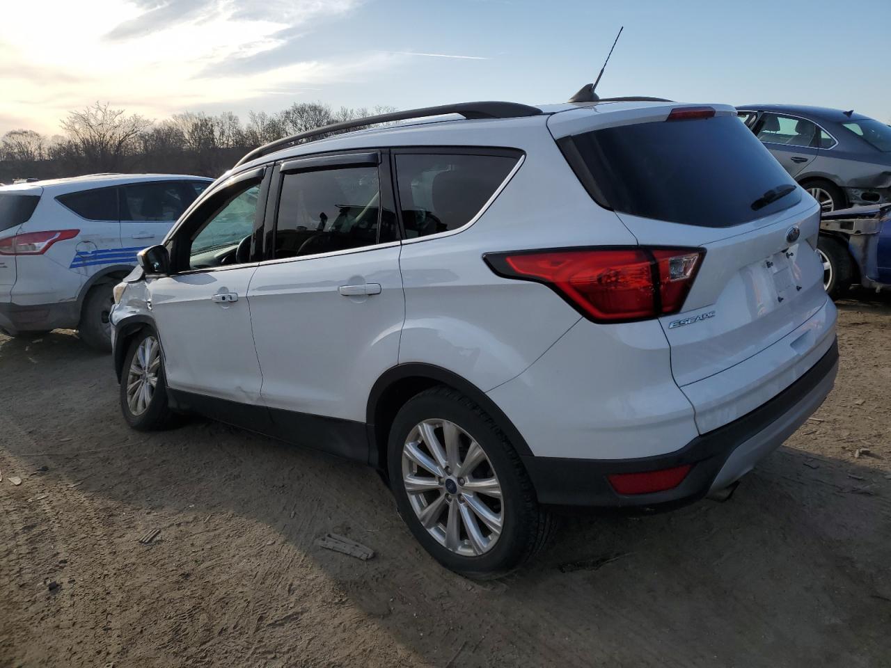 2019 FORD ESCAPE SEL - Фото 2