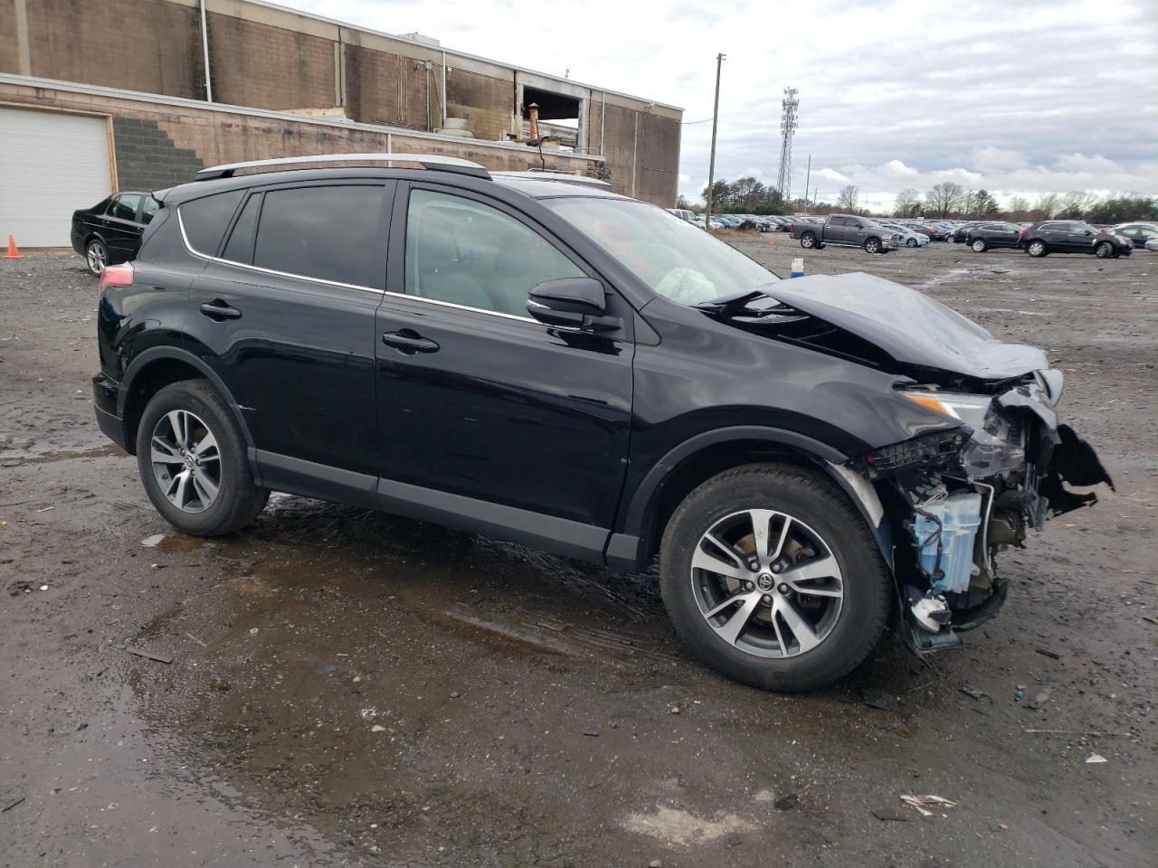 2017 TOYOTA RAV4 XLE - Image 4