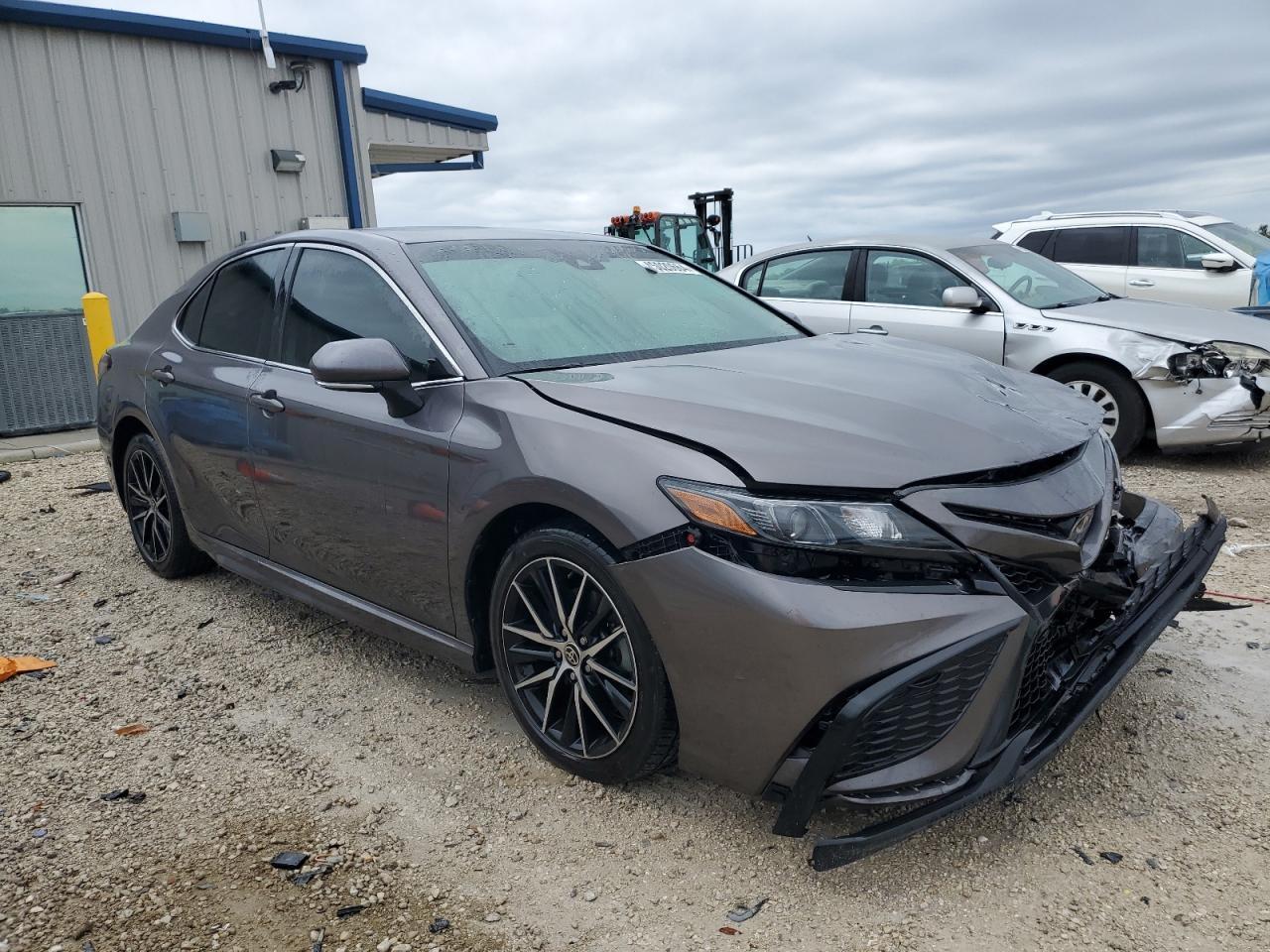 2021 TOYOTA CAMRY SE - Фото 4