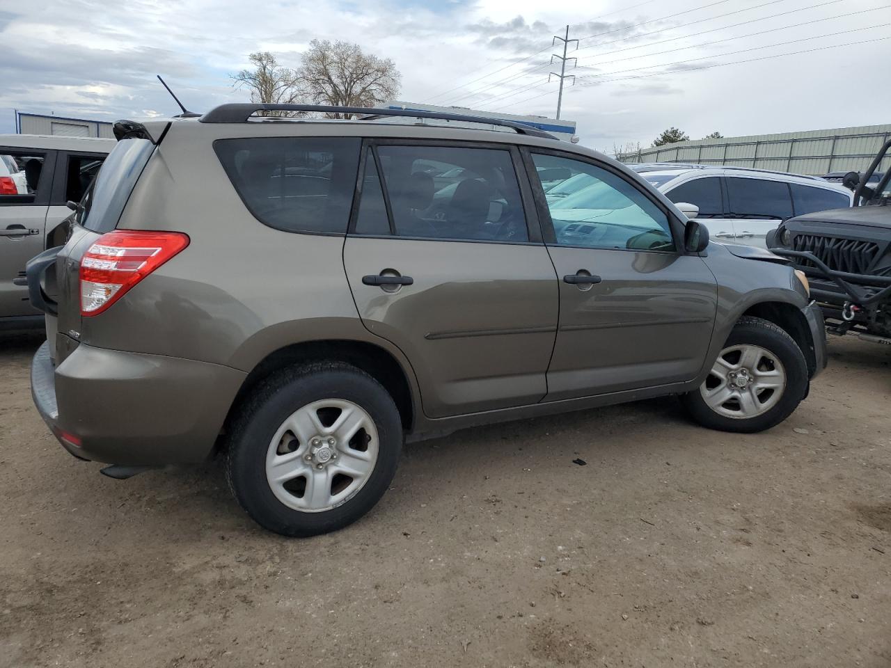 2011 TOYOTA RAV4 - Фото 3
