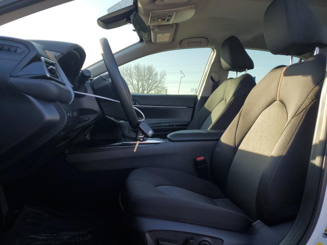 2020 TOYOTA CAMRY LE - Фото 7