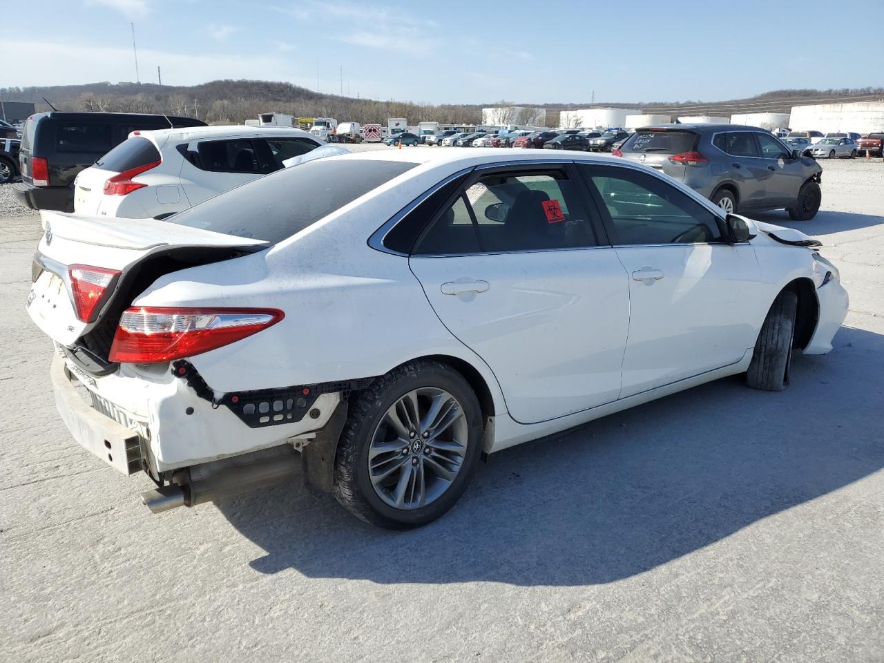2017 TOYOTA CAMRY LE - Фото 3