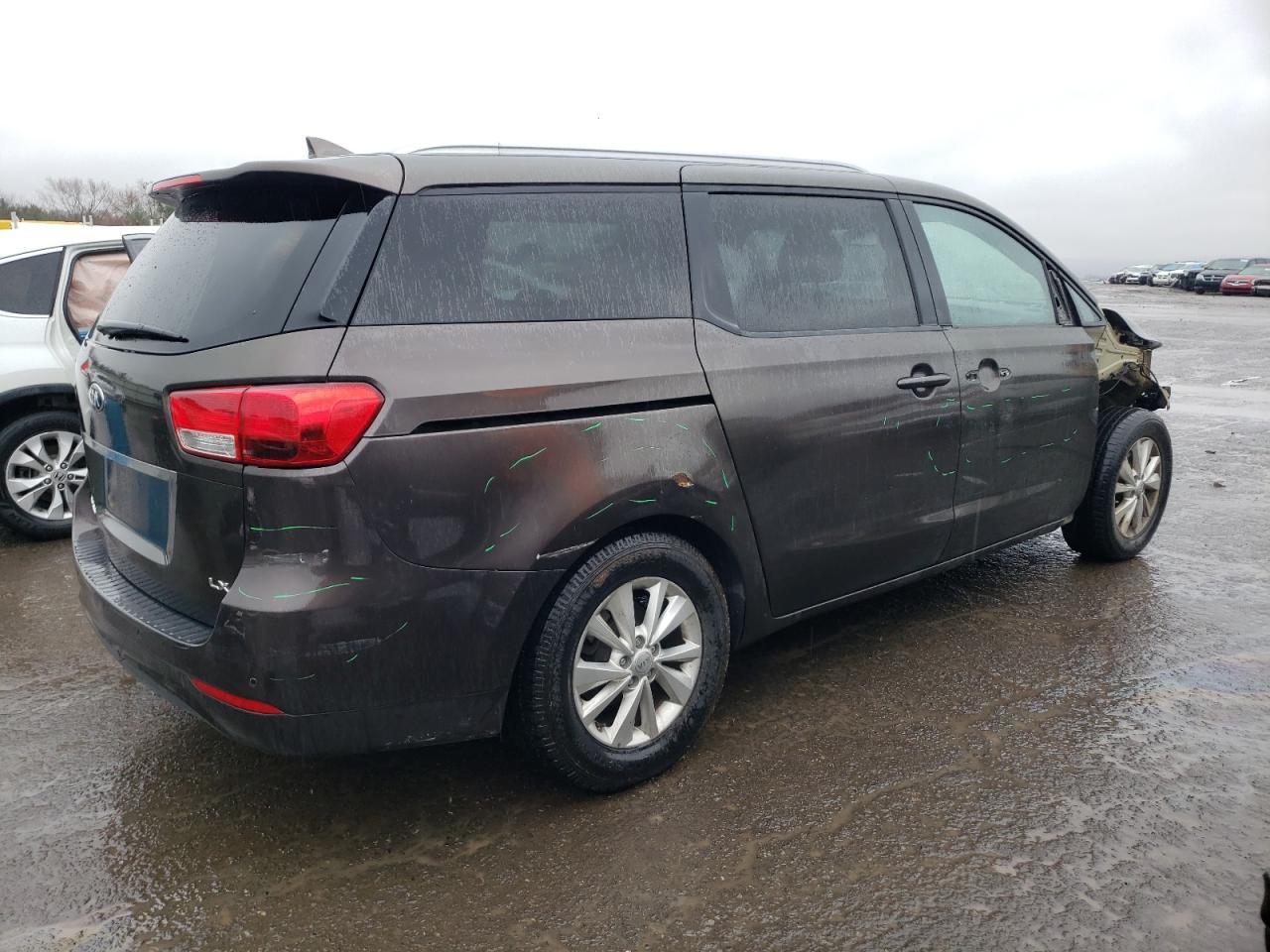 2017 KIA SEDONA LX - Image 3