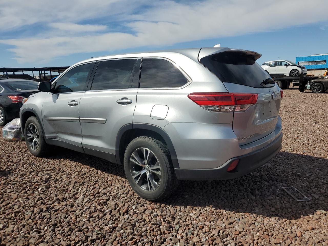 2019 TOYOTA HIGHLANDER - Image 2