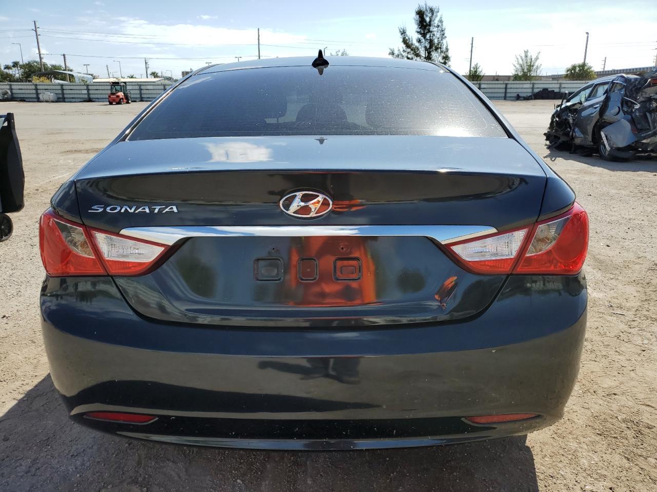 2013 HYUNDAI SONATA GLS - Image 6
