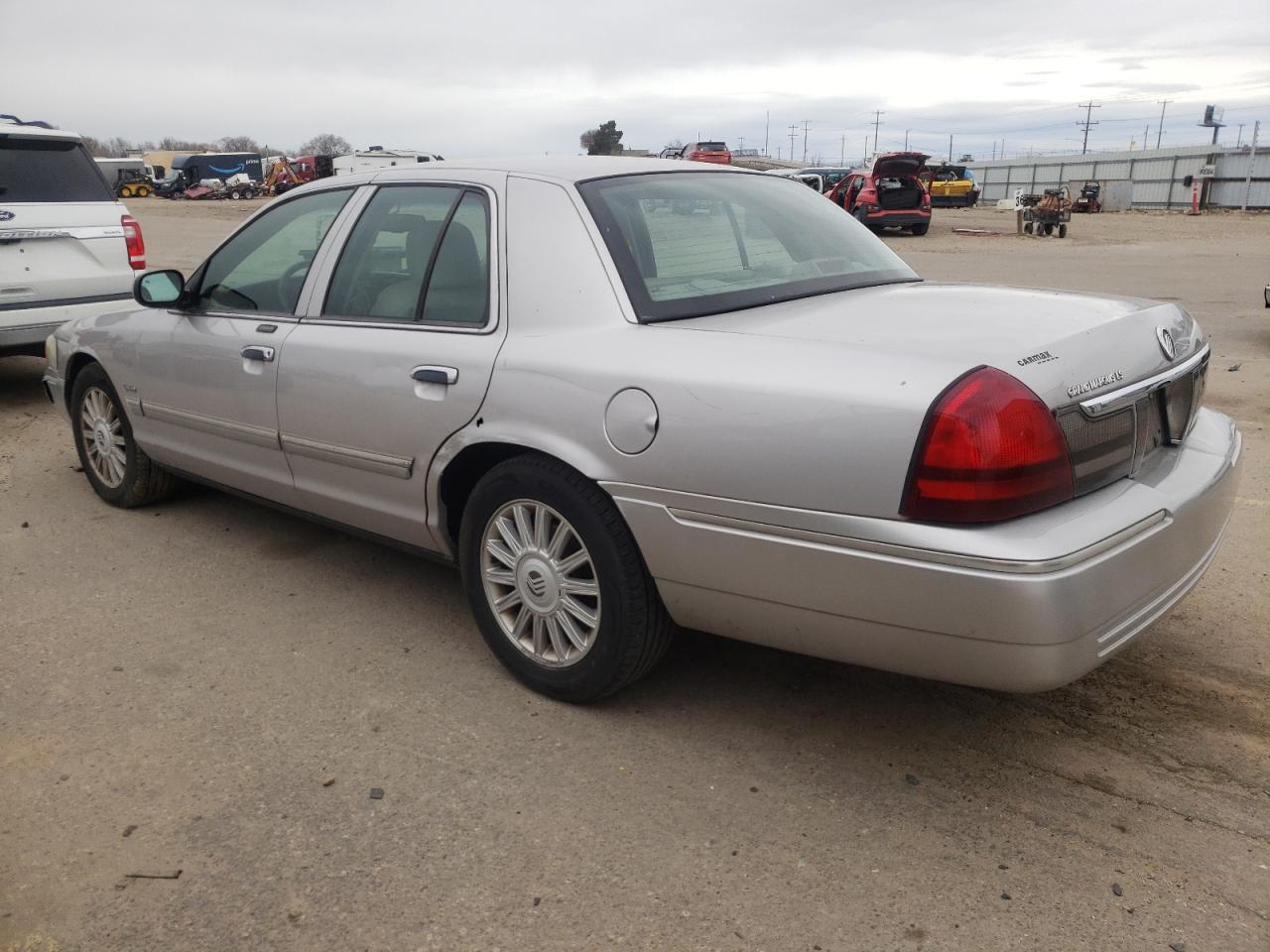 2010 MERCURY GRAND MARQ - Image 2