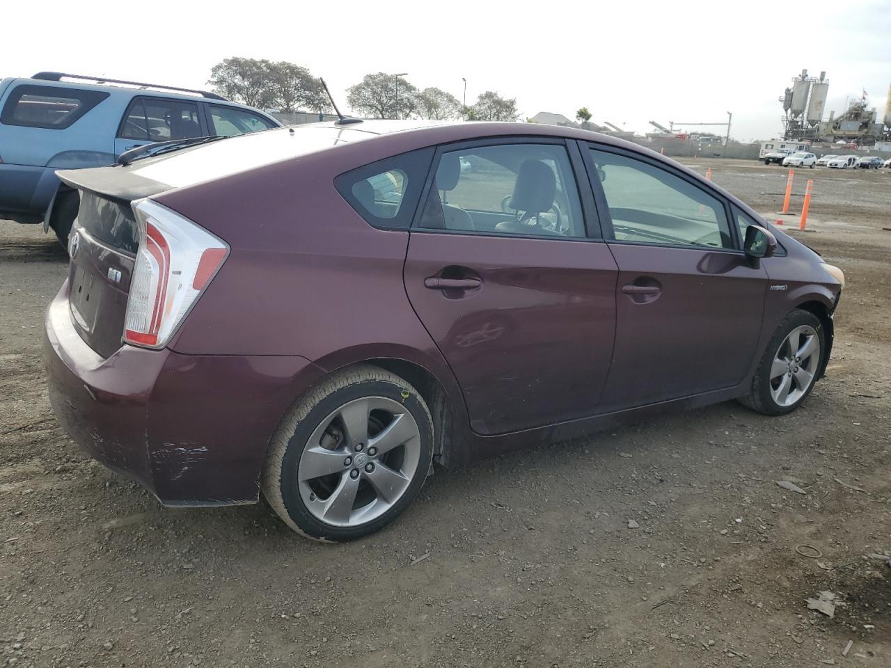 2013 TOYOTA PRIUS - Фото 3