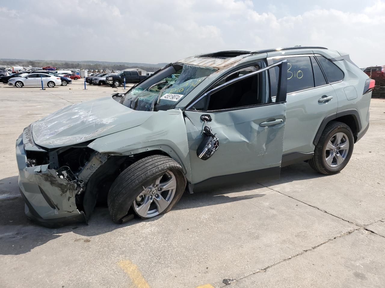 2022 TOYOTA RAV4 XLE