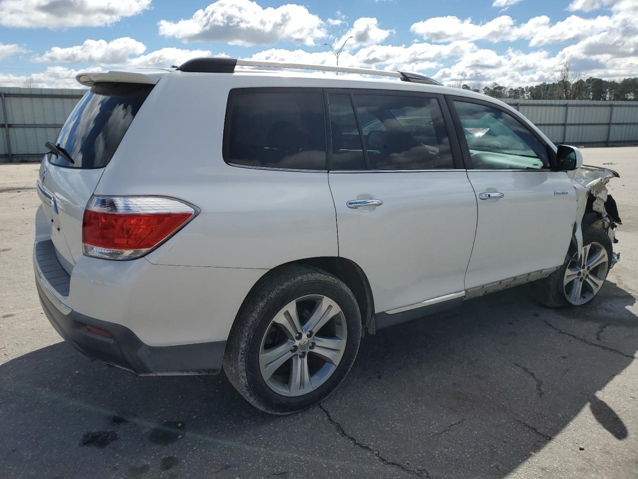 2011 TOYOTA HIGHLANDER - Image 3