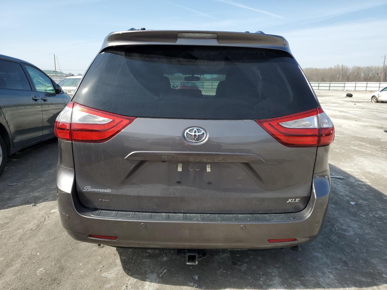 2015 TOYOTA SIENNA XLE - Фото 6