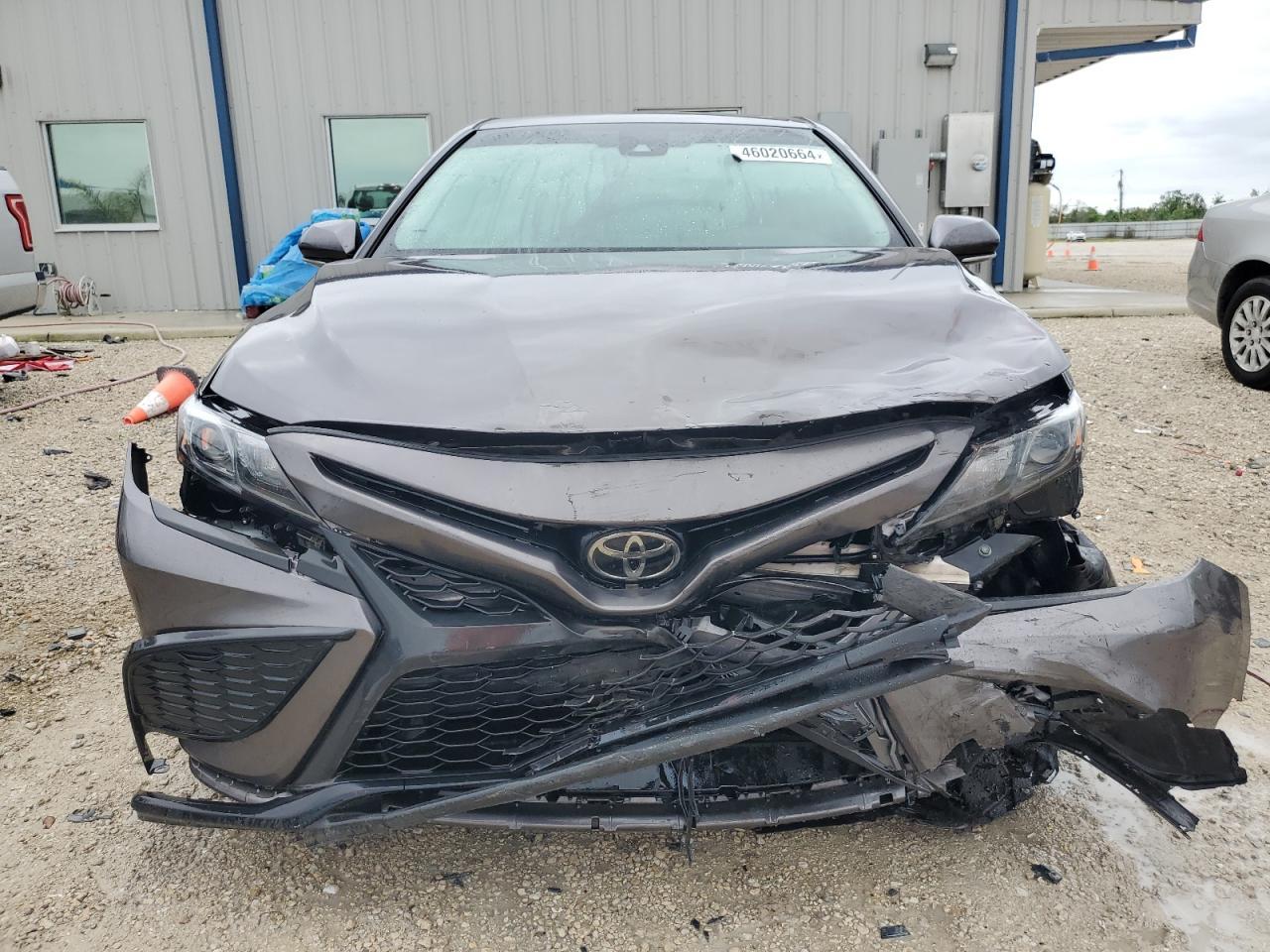 2021 TOYOTA CAMRY SE - Фото 5