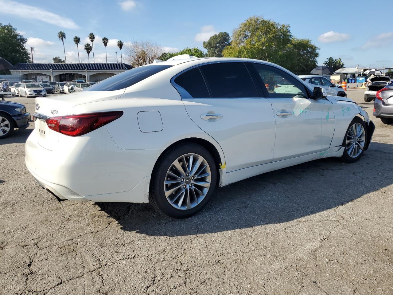 2018 INFINITI Q50 LUXE - Фото 3