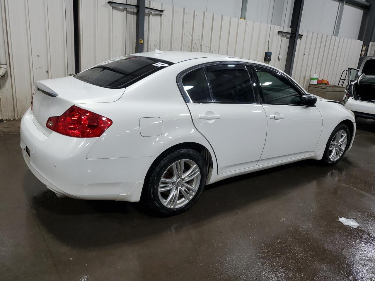 2011 INFINITI G37 - Фото 3