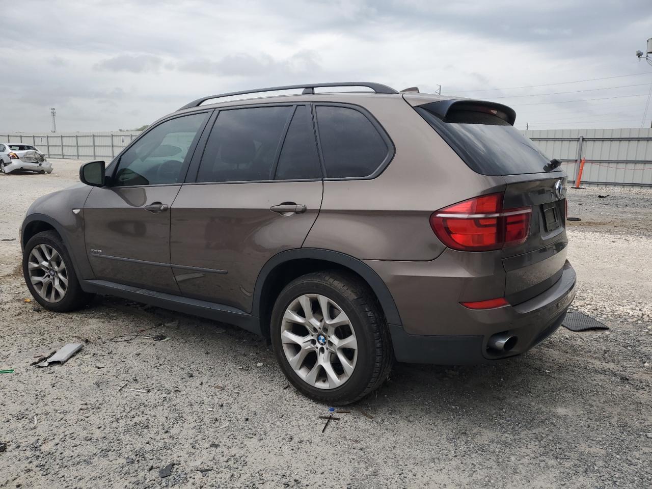2011 BMW X5 XDRIVE3 - Image 2