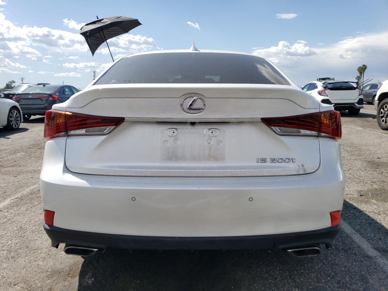 2017 LEXUS IS 200T - Image 6