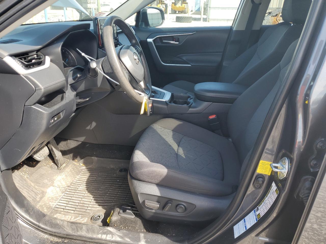 2020 TOYOTA RAV4 XLE - Image 7