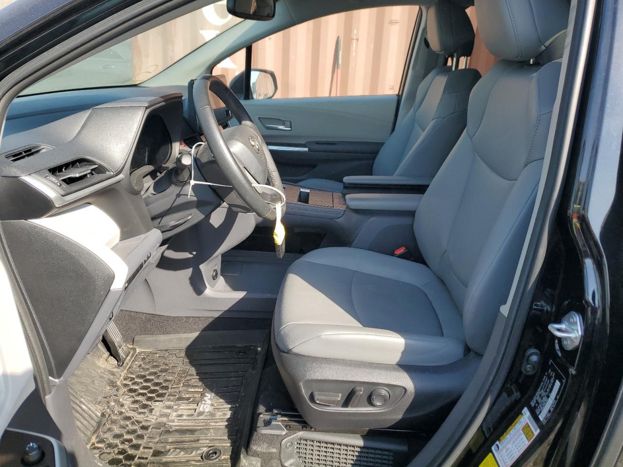2023 TOYOTA SIENNA XLE - Фото 7