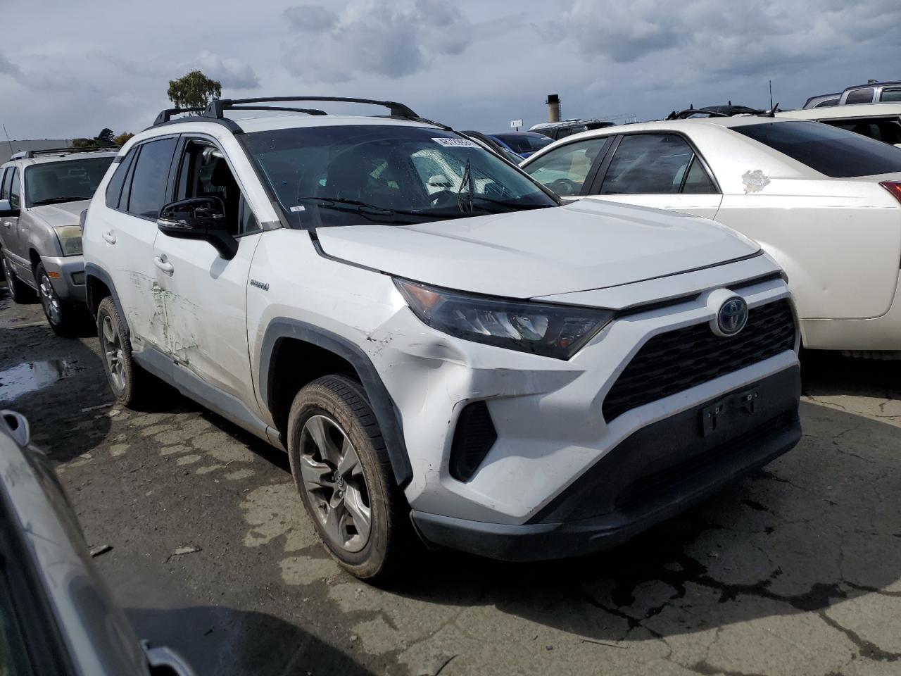 2021 TOYOTA RAV4 LE - Фото 4