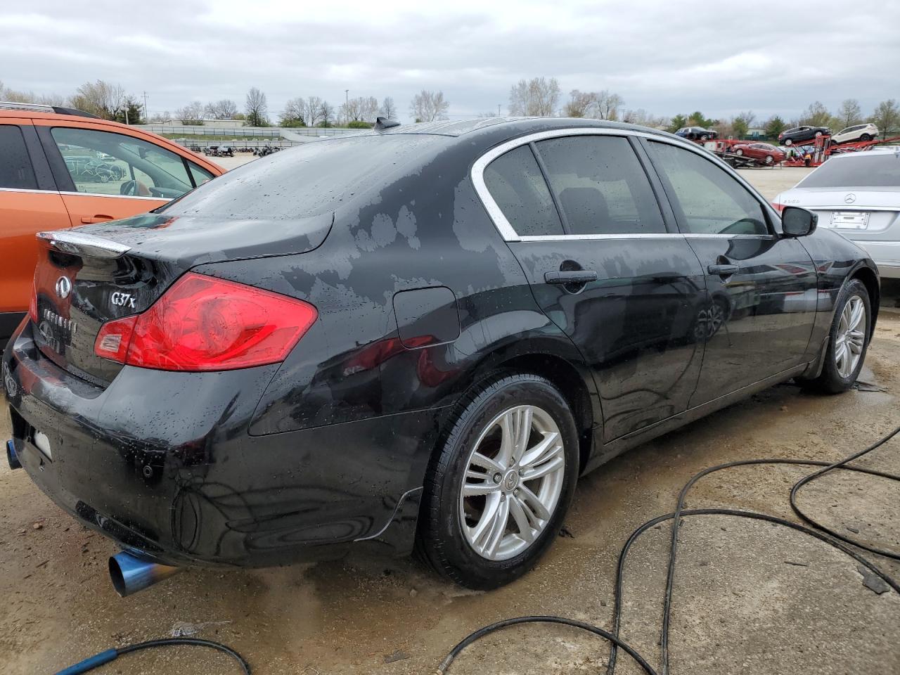 2011 INFINITI G37 - Фото 3