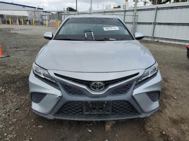 2020 Toyota Camry Se - Фото 5
