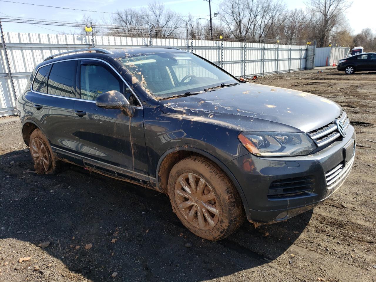 2012 VOLKSWAGEN TOUAREG V6 - Image 4