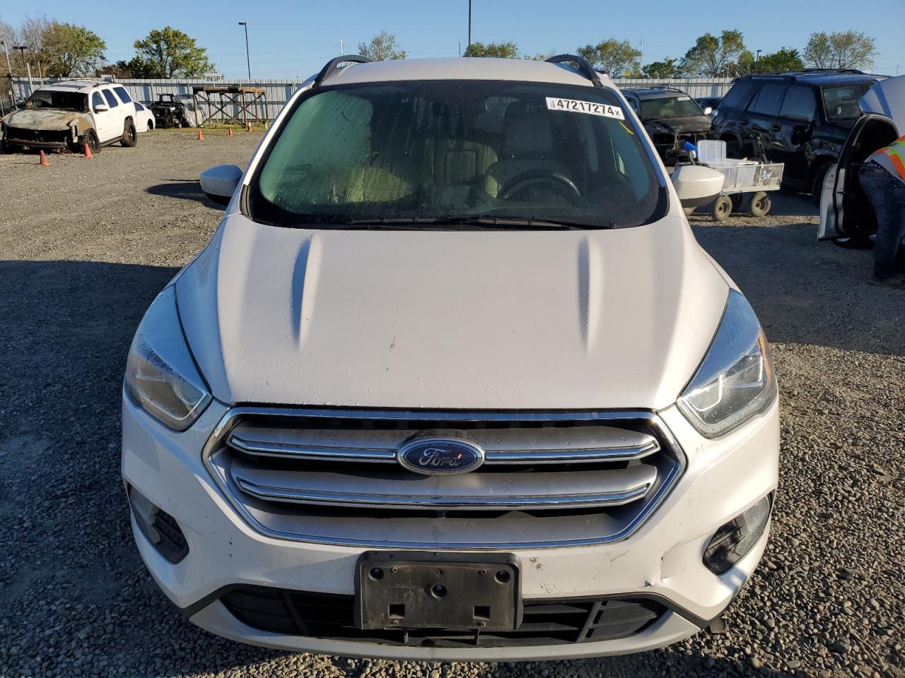 2017 FORD ESCAPE SE - Image 5