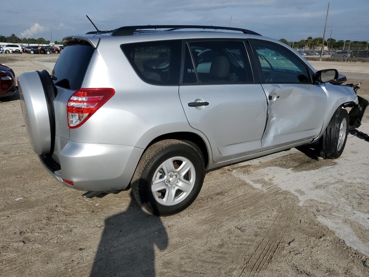 2011 TOYOTA RAV4 - Image 3