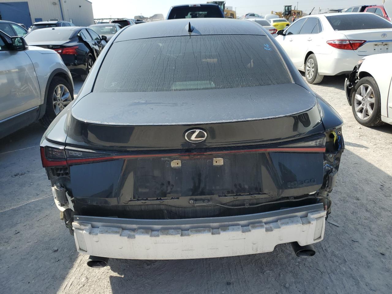 2021 LEXUS IS 300 - Image 6
