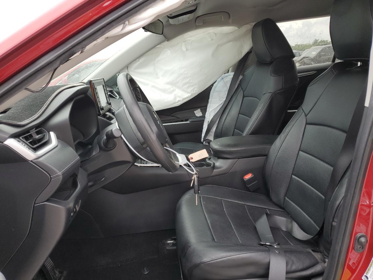 2021 TOYOTA RAV4 LE - Фото 7