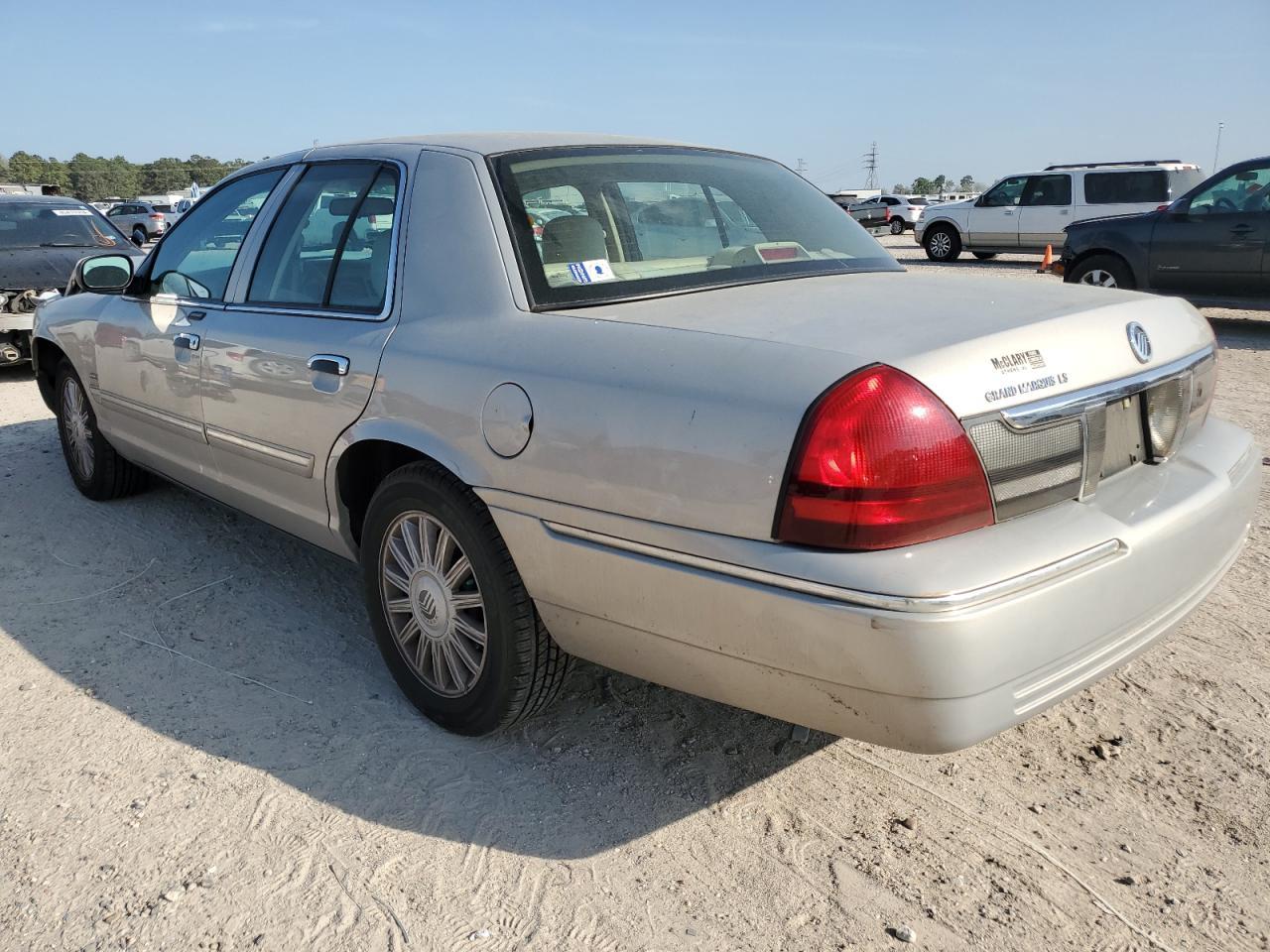 2010 MERCURY GRAND MARQ - Фото 2